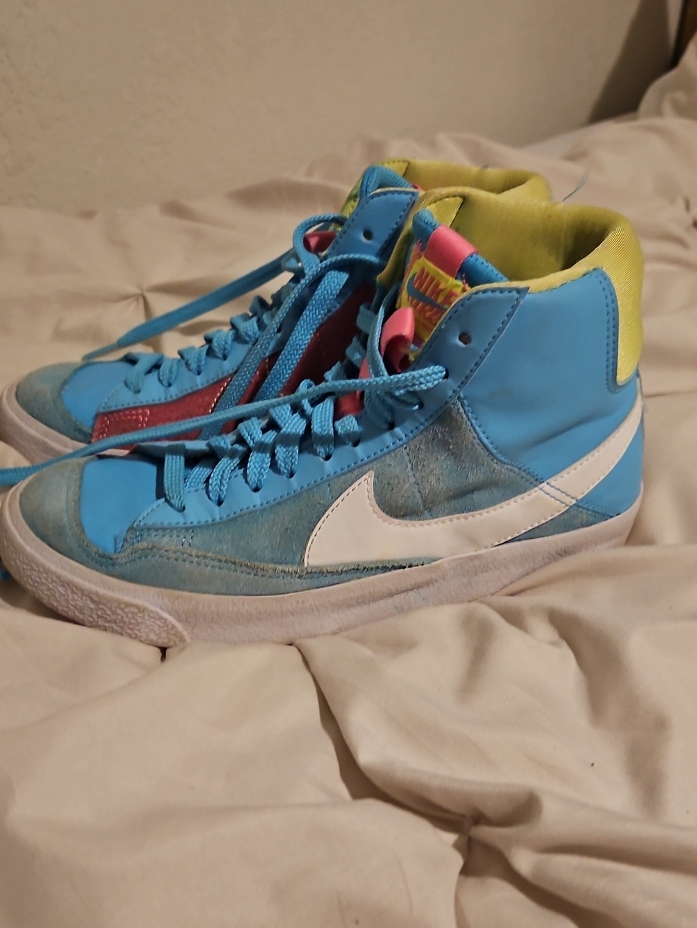 Nike Kids Blue High-Top Sneakers with White Swoosh and Yellow Collar